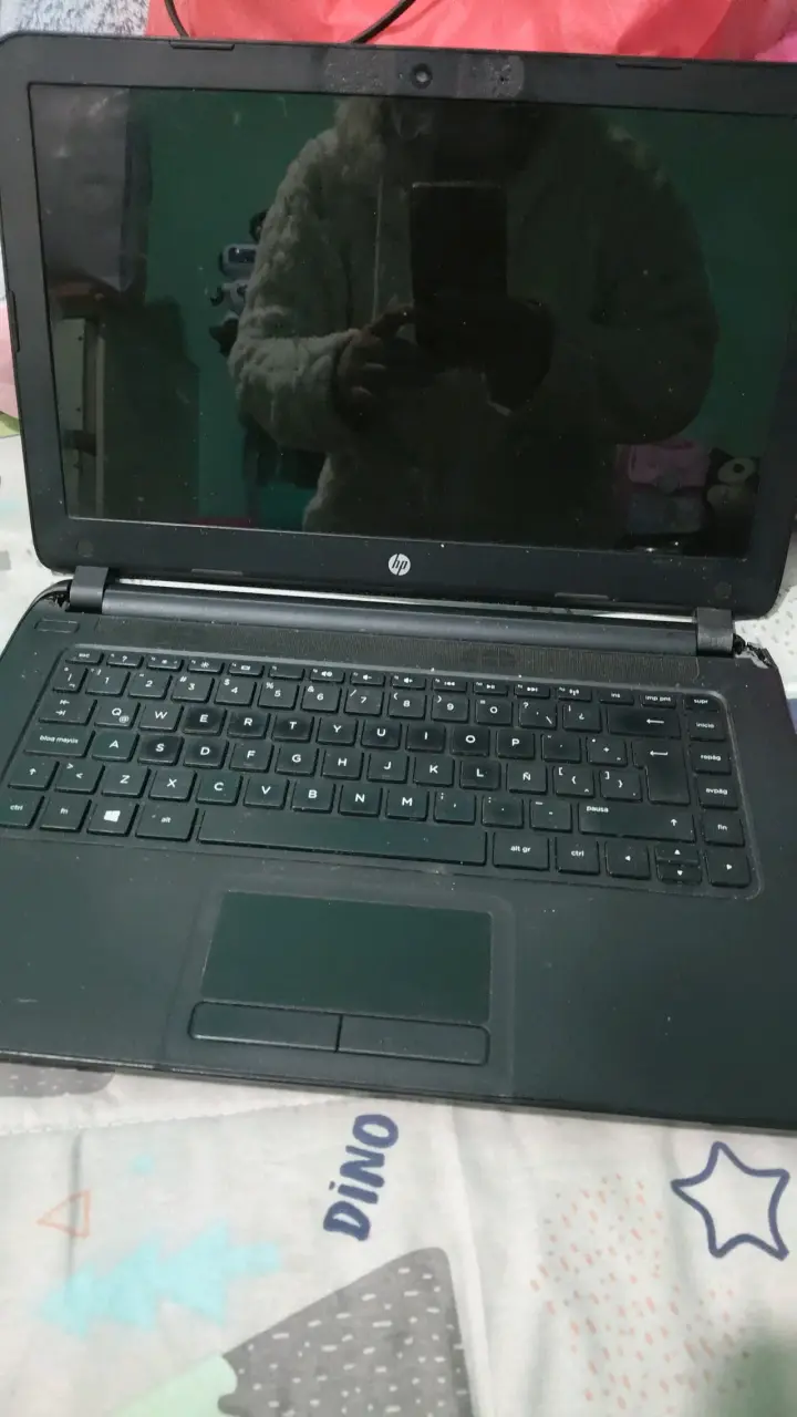 Laptop HP negra 15 pulgadas - 2