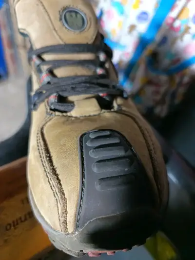 Zapatilla outdoor beige y negra - miniatura 4