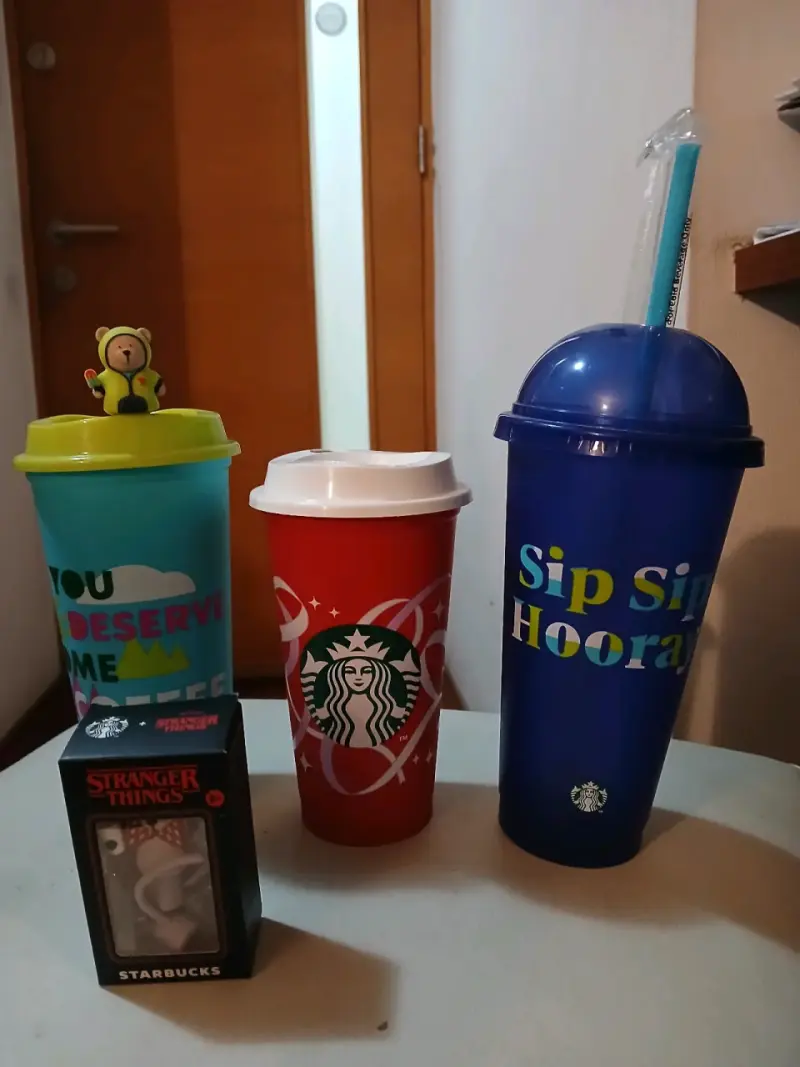 Set de vasos  y accesorios Starbucks