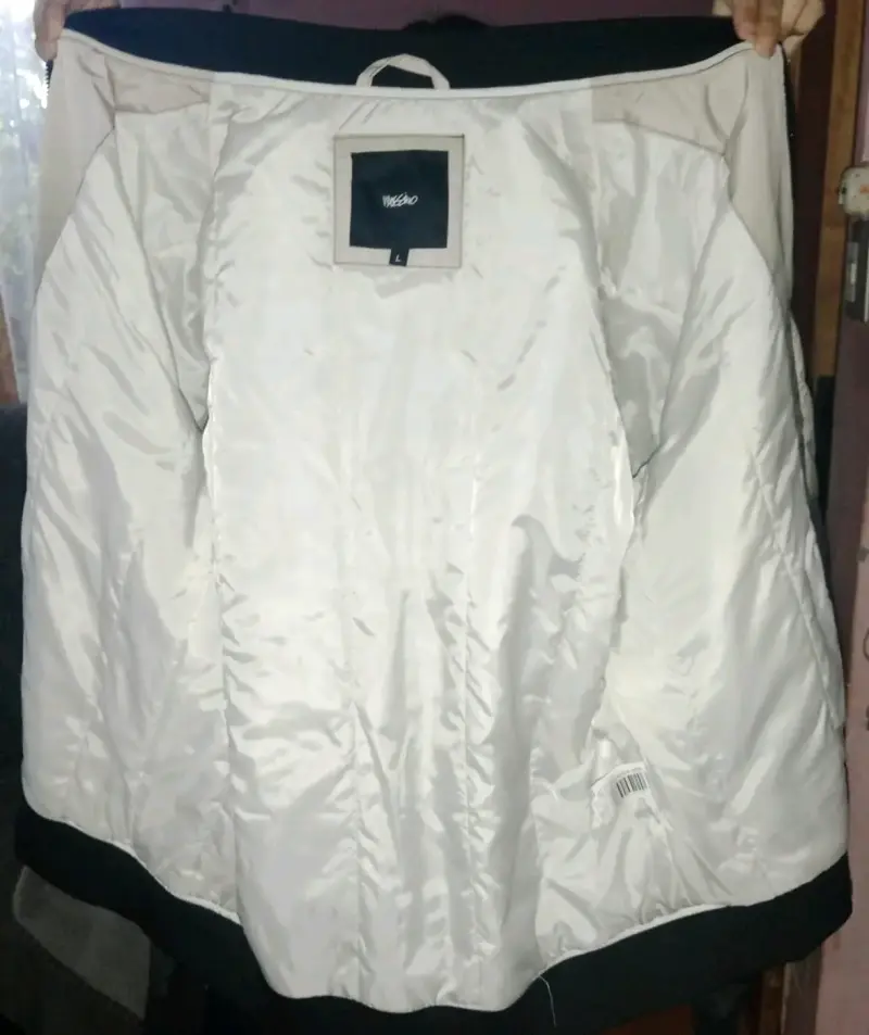 Chaqueta gris y negra - 4