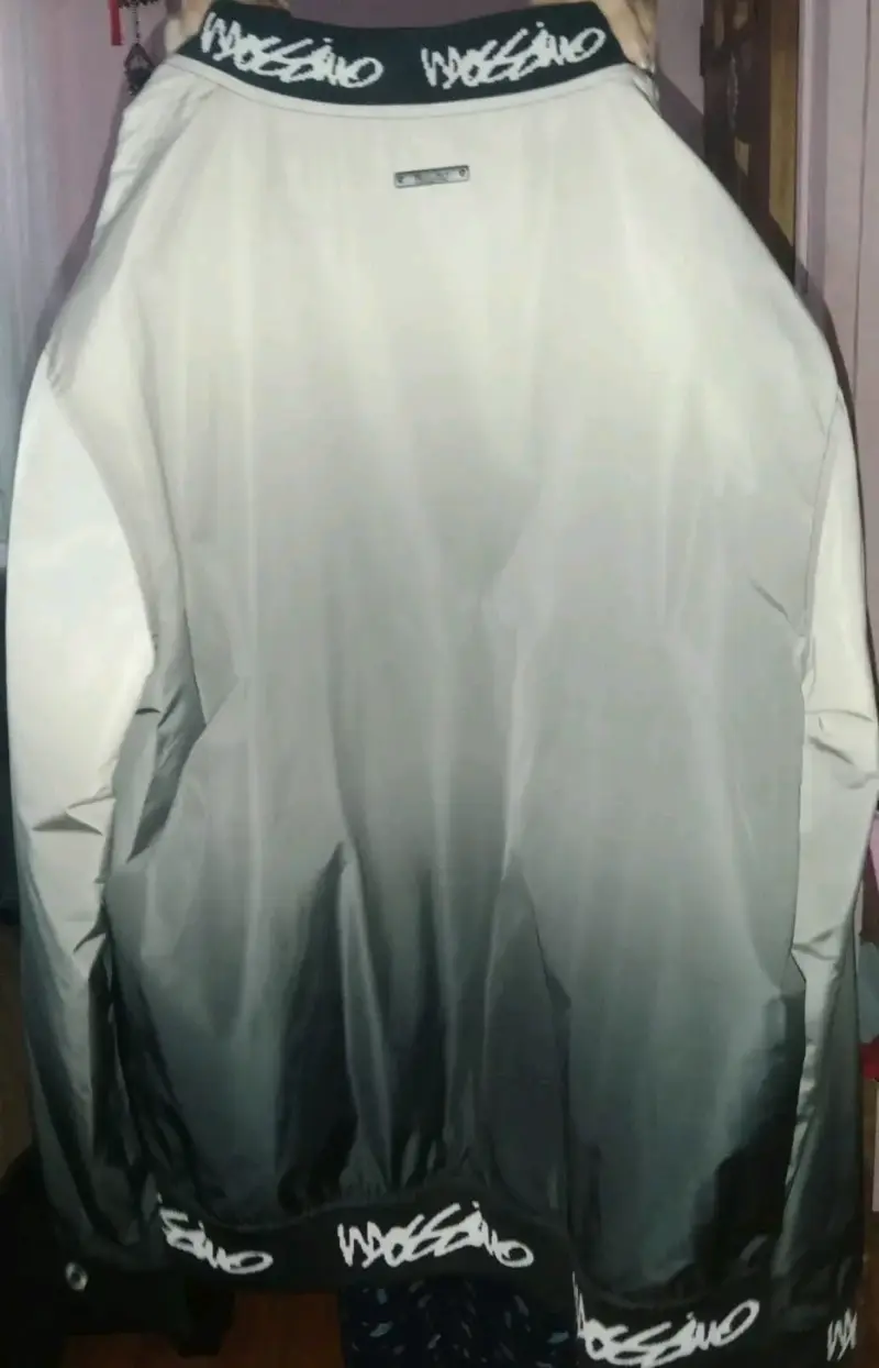 Chaqueta gris y negra - 5