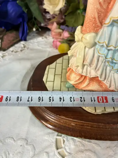 Figura decorativa vintage dama - miniatura 4