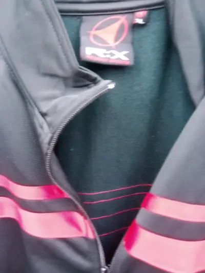 Chaqueta deportiva negra con rojo - miniatura 2