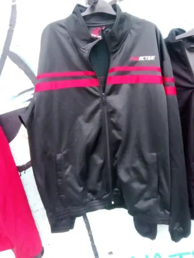 Chaqueta deportiva negra con rojo - miniatura 3
