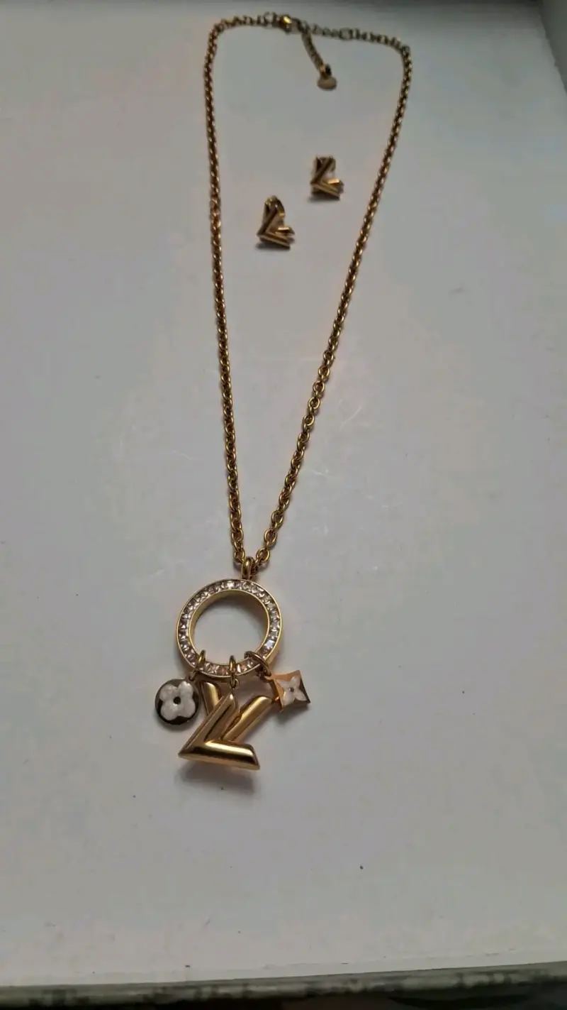 Collar y aros dorados chic - 1