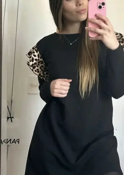 Vestido negro con detalles estampados - miniatura 5