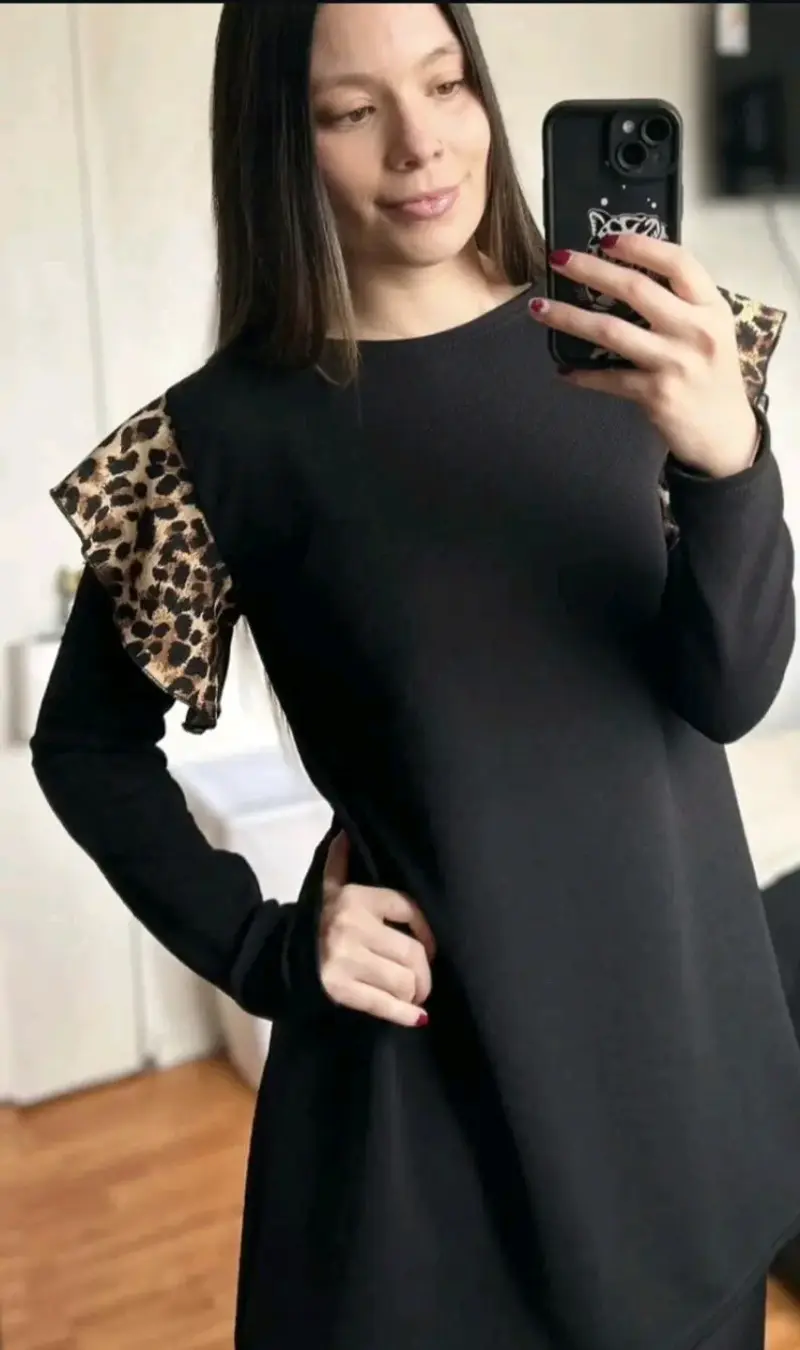 Vestido negro con detalles estampados - 6