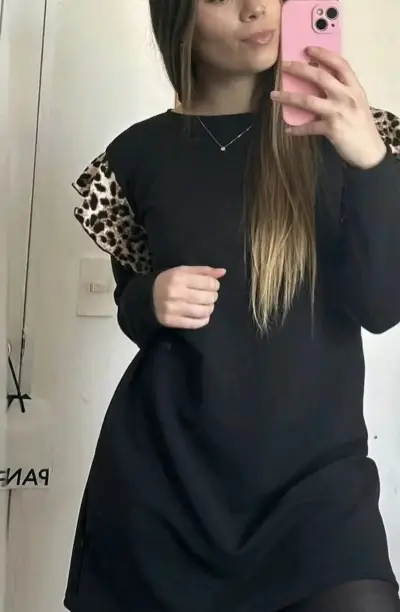 Vestido negro con detalles estampados - miniatura 7