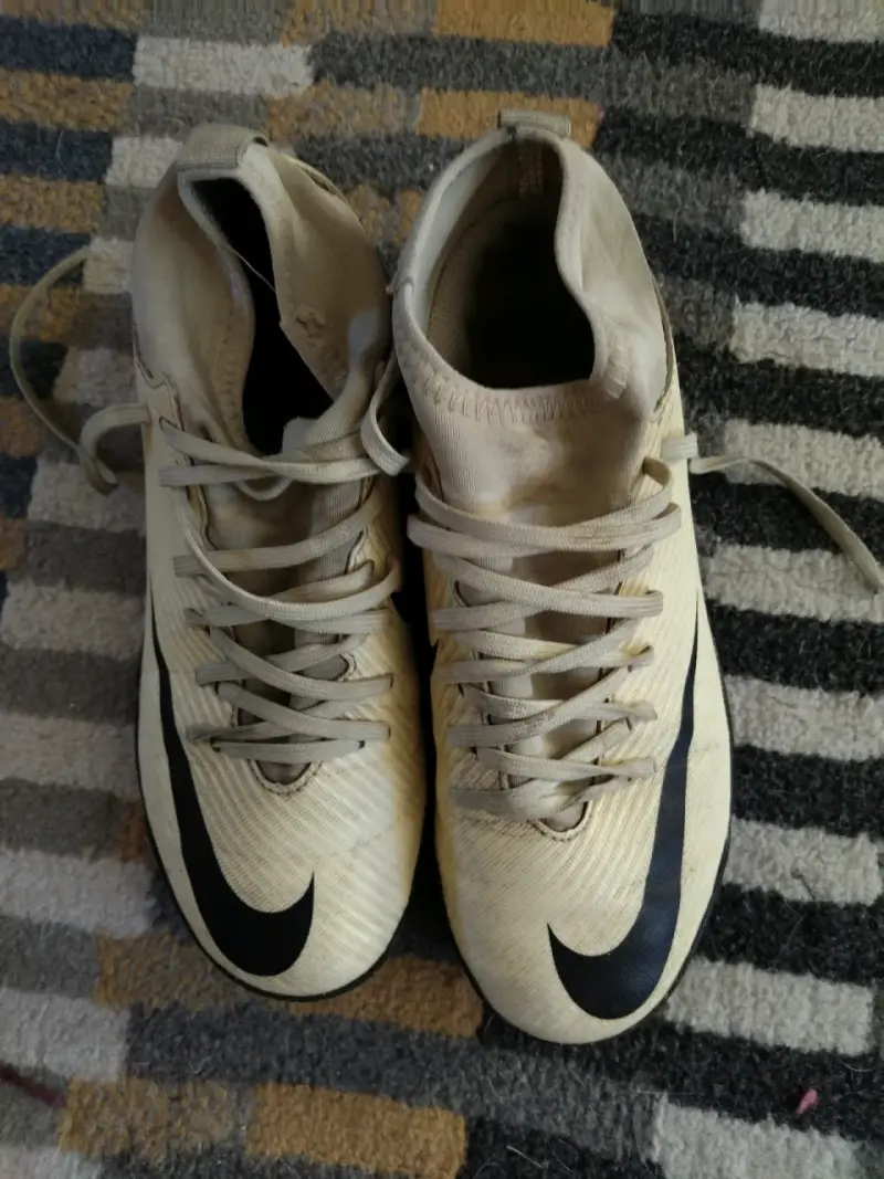 Zapatos deportivos beige usados - 1