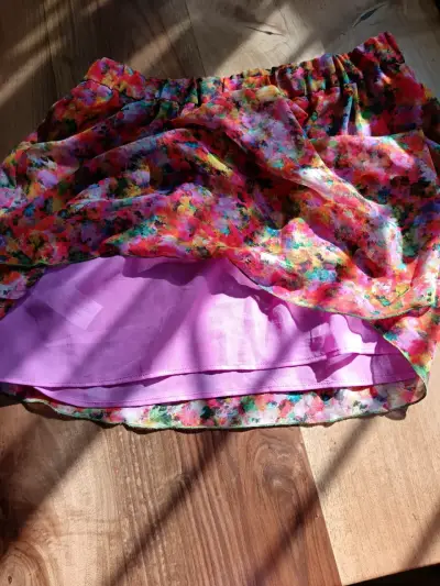 Falda corta floreada - miniatura 2