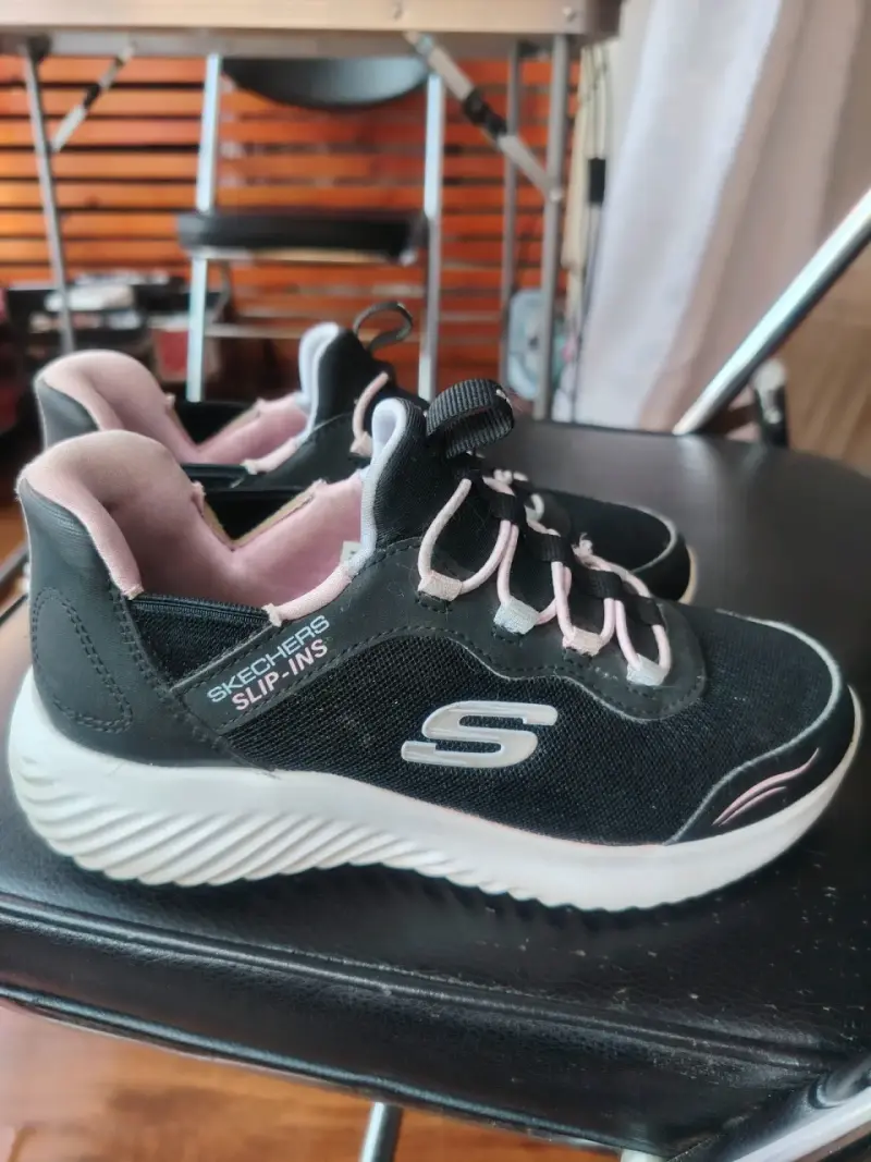 Zapatillas Skechers negras para niña - 1