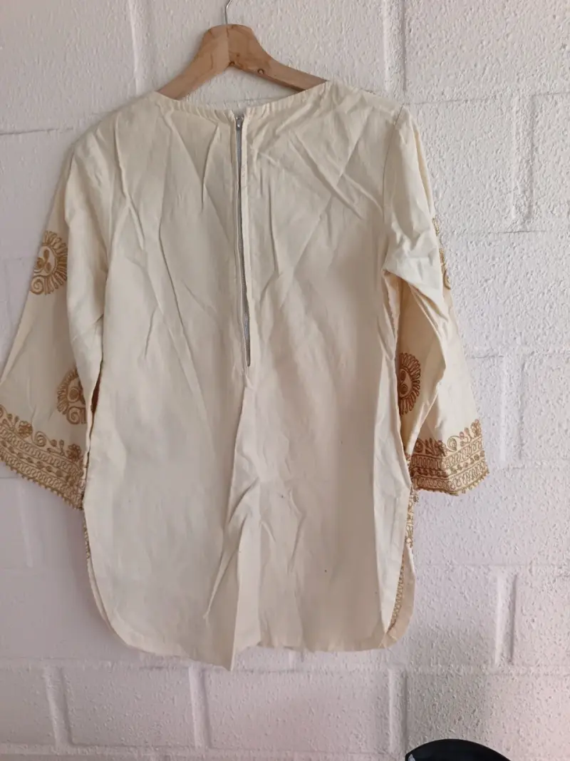 Blusa beige con bordado étnico - 2