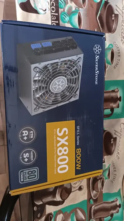 Fuente de poder SilverStone 800W - miniatura 1