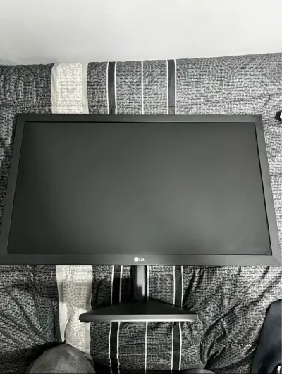 Monitor LG pantalla LED - miniatura 1
