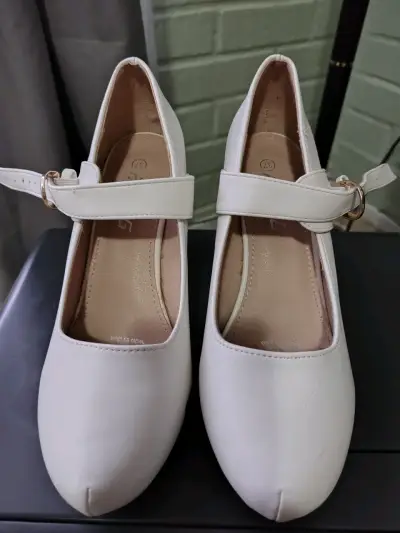 Zapatos blancos de tacón medio - miniatura 2