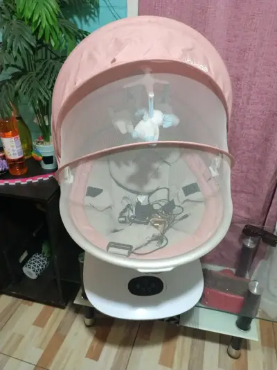 Silla mecedora de bebé rosa - miniatura 1