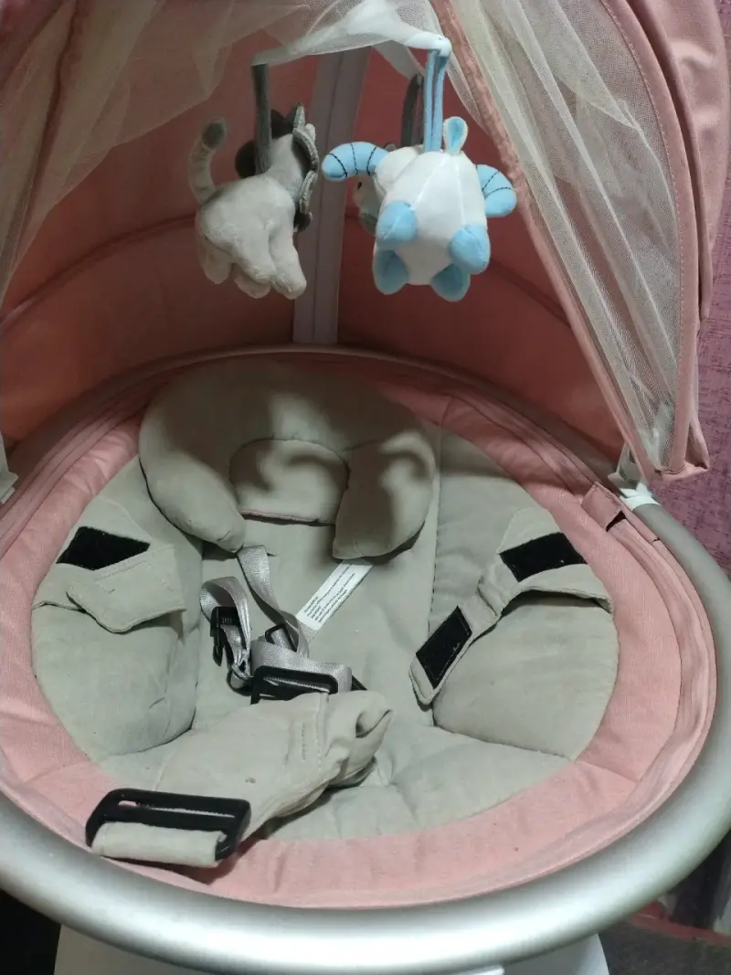 Silla mecedora de bebé rosa - 4