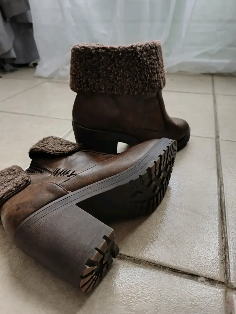 Botines marrones con forro peludo Azaleia - 4