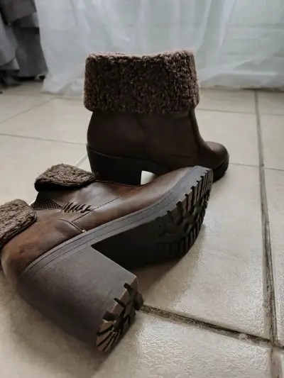 Botines marrones con forro peludo Azaleia - miniatura 4