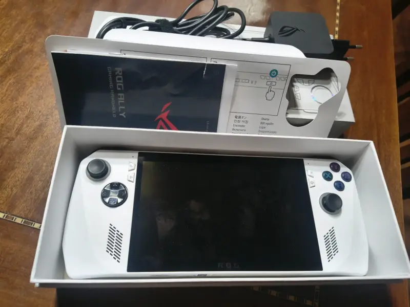 Consola portátil ROG Ally blanca