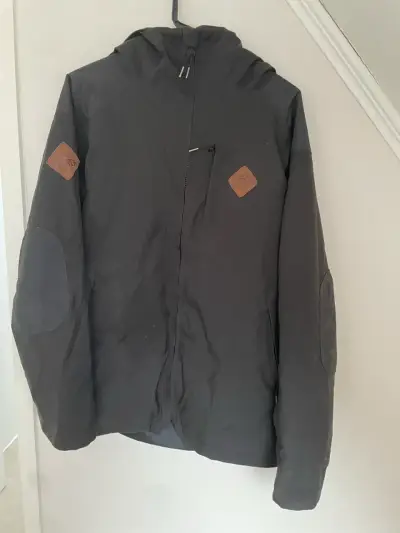 Chaqueta impermeable negra - miniatura 1