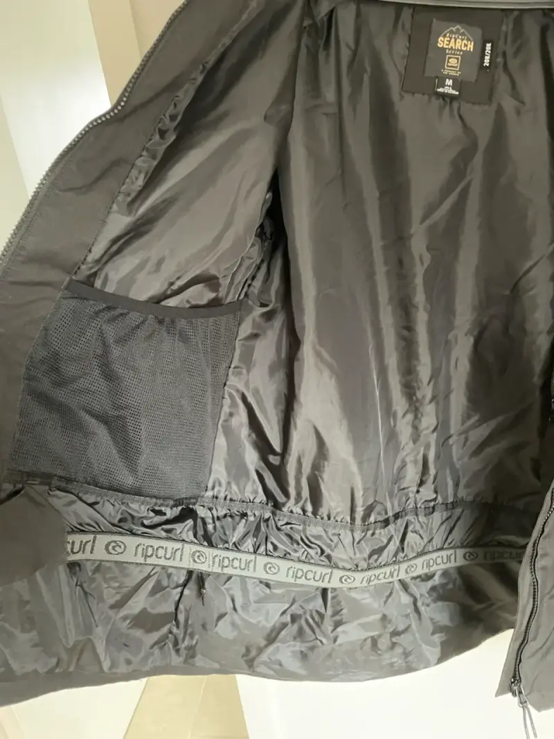 Chaqueta impermeable negra - 3