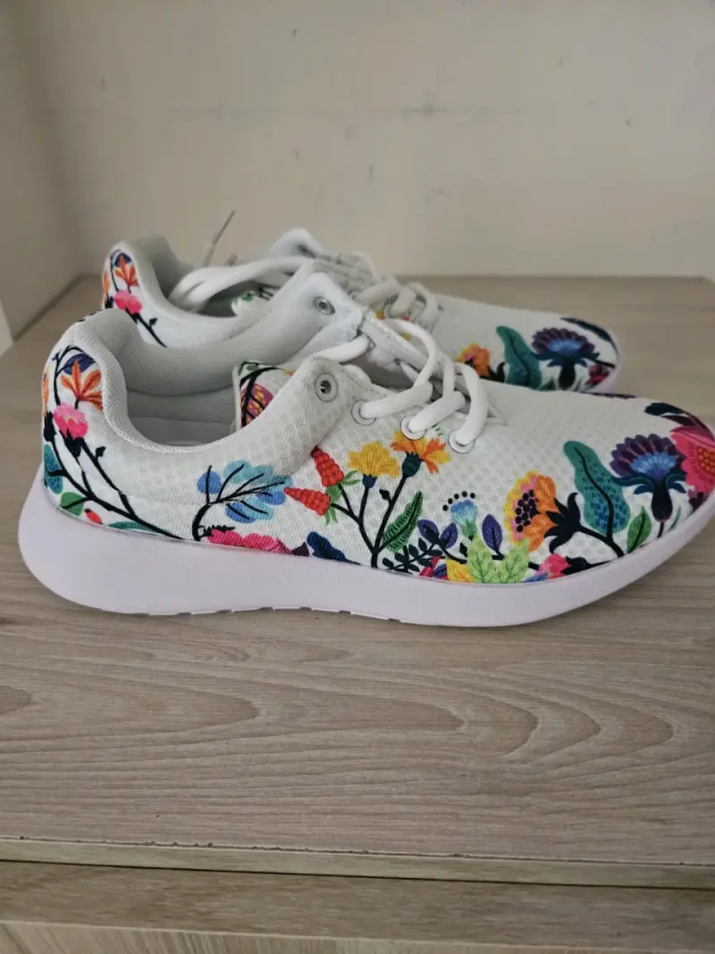 Zapatillas blancas con diseño floral - 3