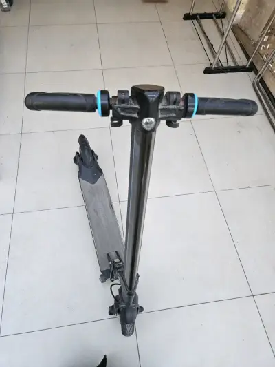 Scooter eléctrico usado - miniatura 1