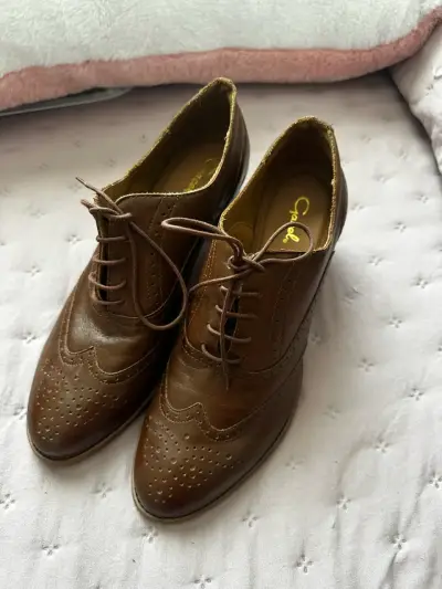 Zapatos de cuero marrón Gacel nuevos sin caja - miniatura 1