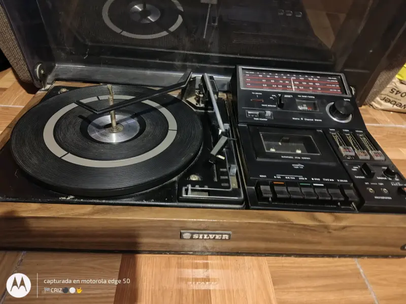 Tocadiscos retro con radio - 2