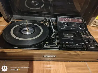 Tocadiscos retro con radio - miniatura 2