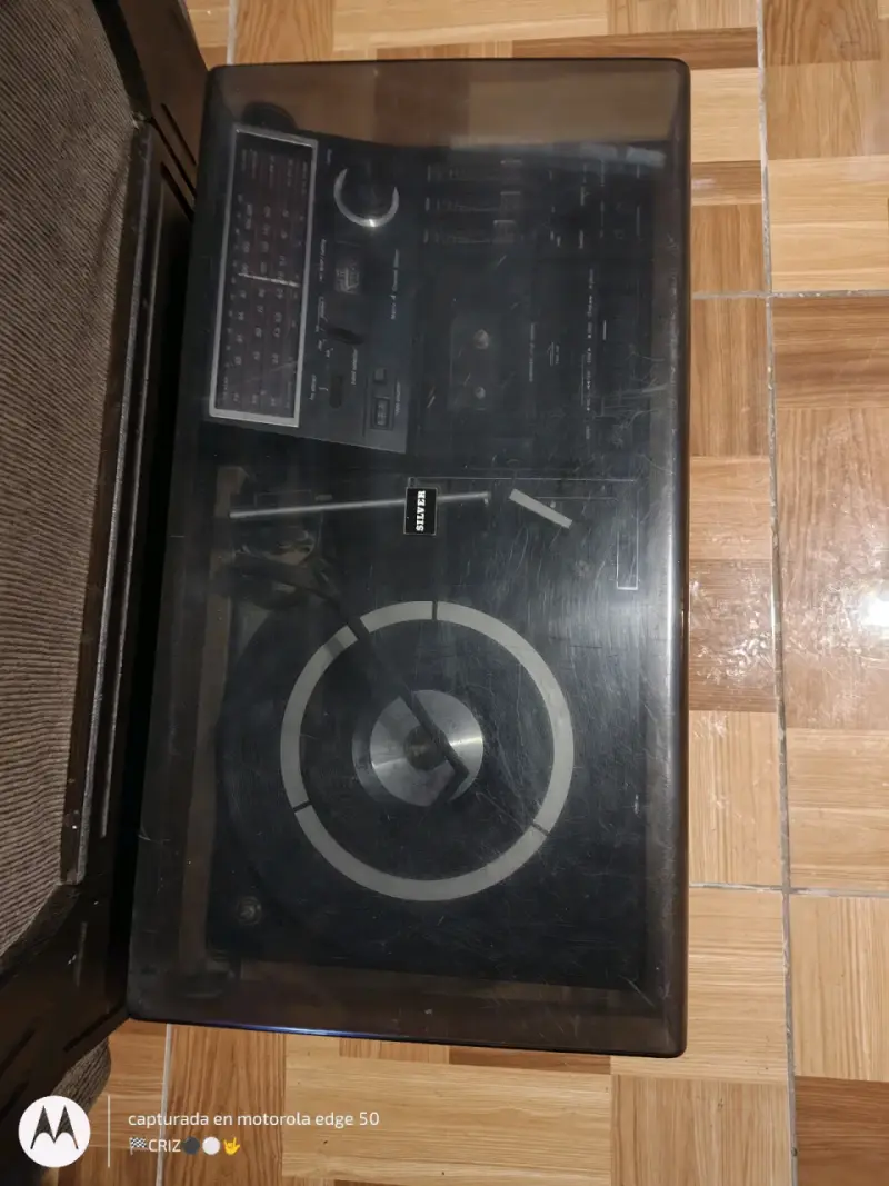 Tocadiscos retro con radio - 4