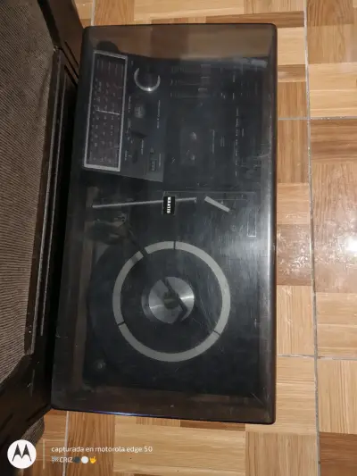 Tocadiscos retro con radio - miniatura 4