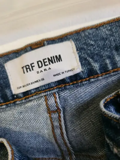 Jeans zara de mezclilla desgastados - miniatura 2
