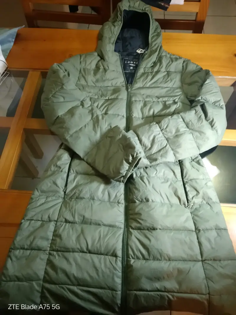 Chaqueta verde acolchada con capucha - 2