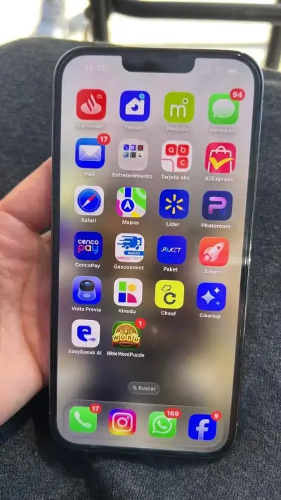 iPhone con triple cámara trasera - miniatura 4