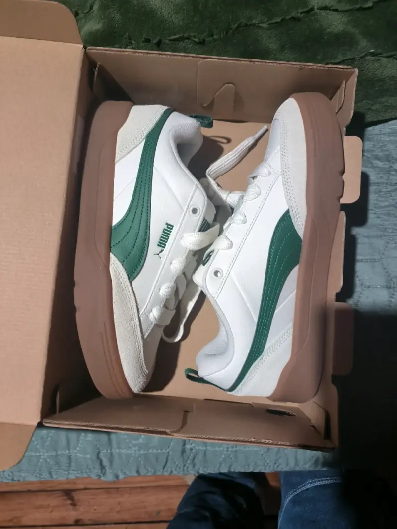 Zapatillas blancas y verdes Puma - 1