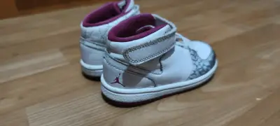 Zapatillas infantiles blancas y rosas - miniatura 1