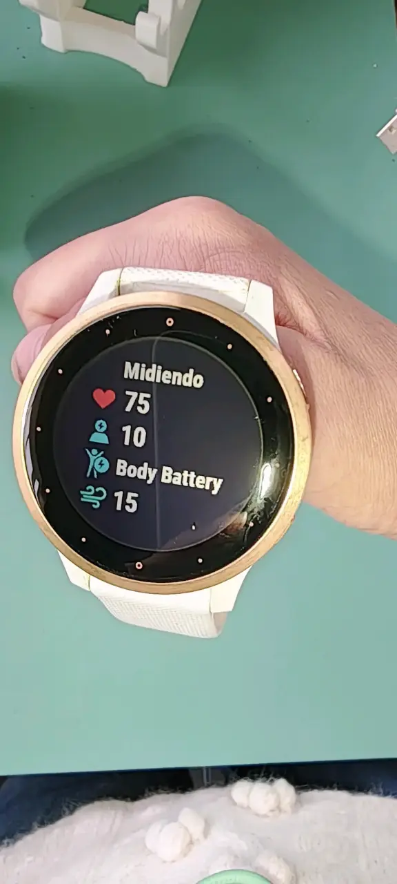 Smartwatch Garmin VÍVOACTIVE 4S blanco - 5