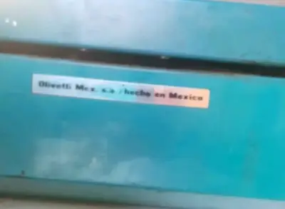Máquina de escribir azul vintage - miniatura 2
