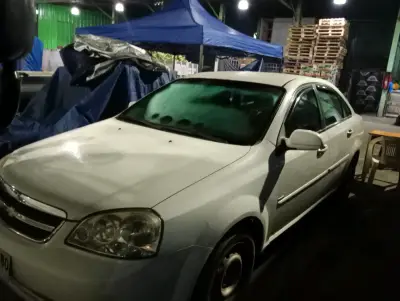 Auto Chevrolet Optra blanco - miniatura 2