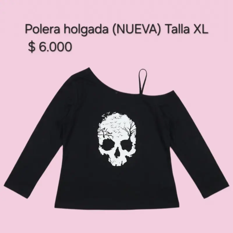 Polera holgada negra con calavera