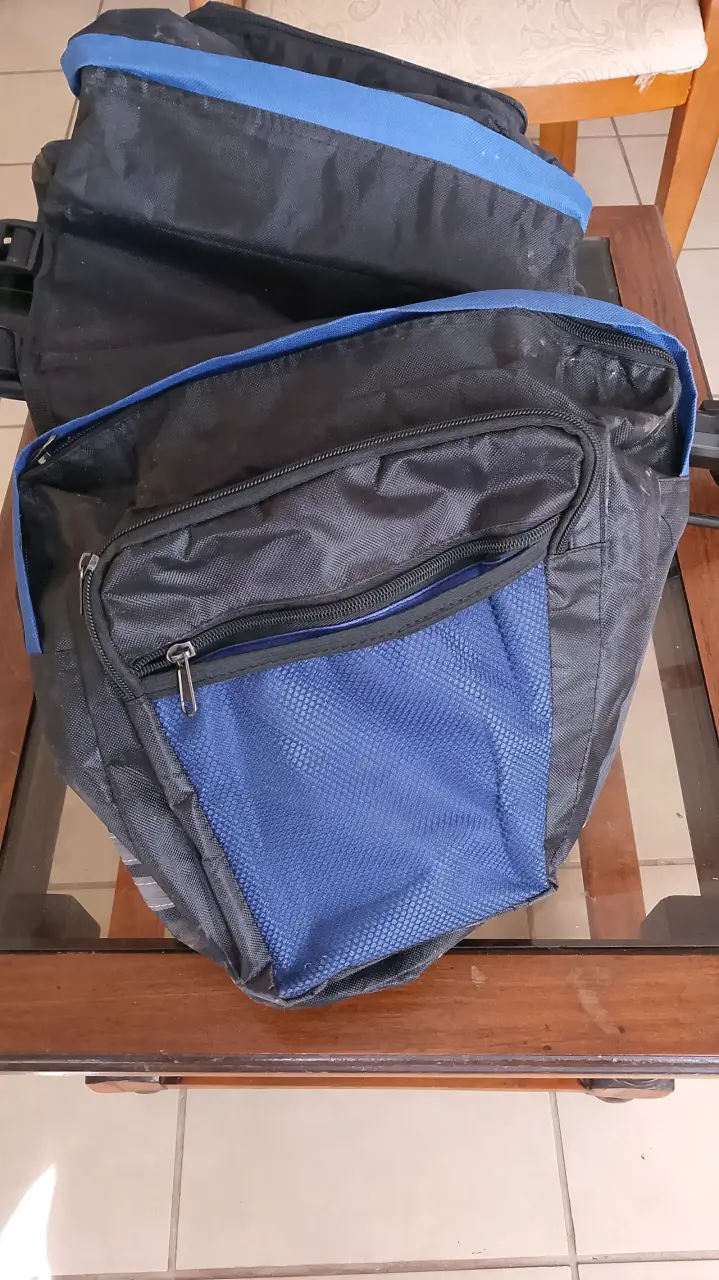 Bolso para bicicletas negro con detalles azules - 1