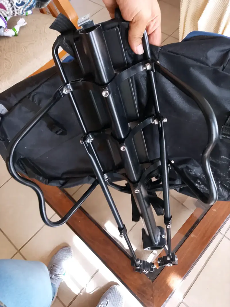 Bolso para bicicletas negro con detalles azules - 3