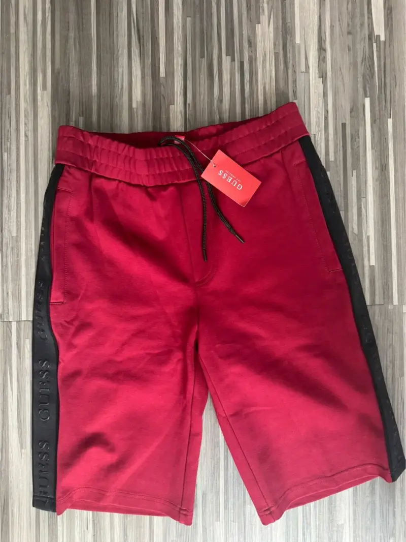 Polerón negro HUGO con diseño - 4