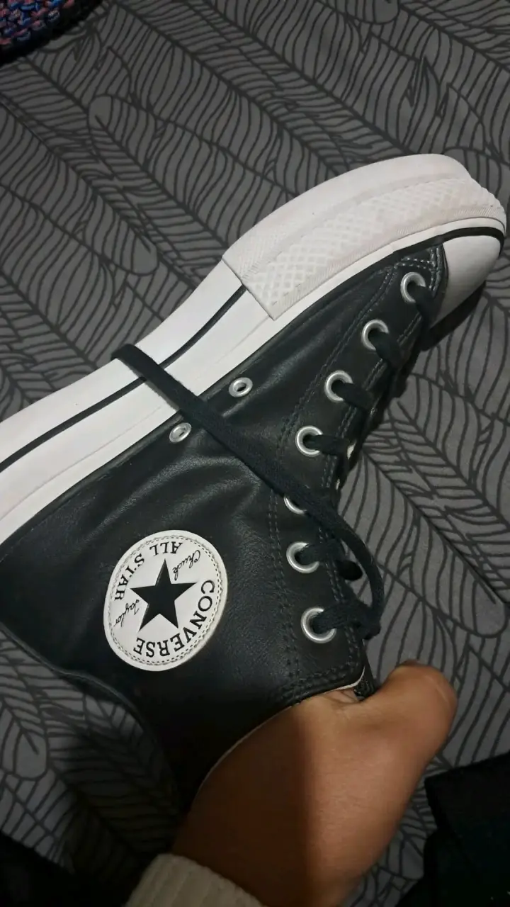 Zapatillas negras Converse altas - 1