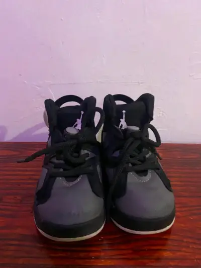 Zapatillas deportivas negras y grises - miniatura 1