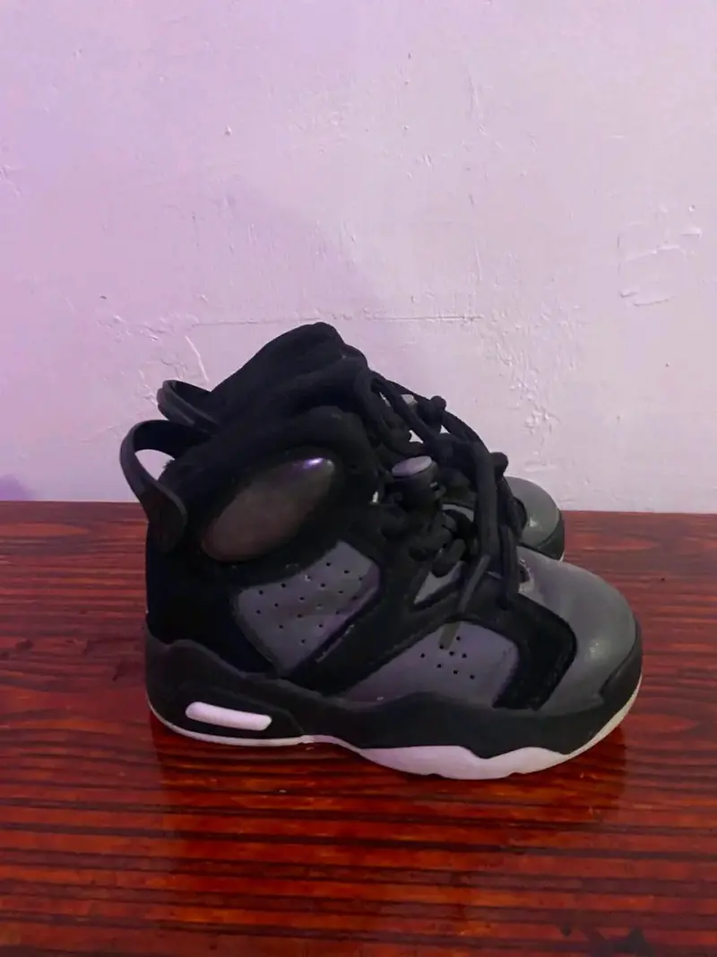 Zapatillas deportivas negras y grises - 2