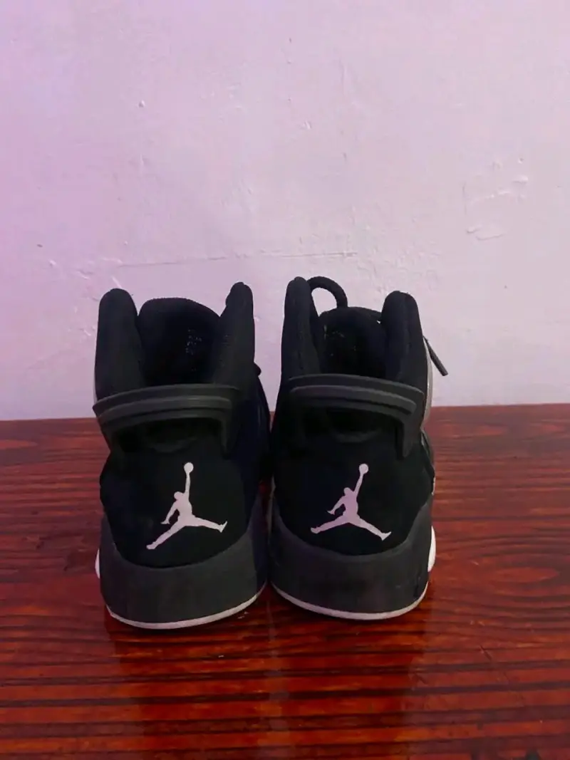 Zapatillas deportivas negras y grises - 3