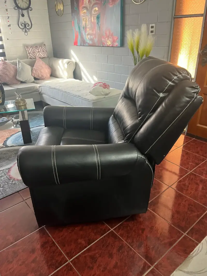 Sillón reclinable negro - 1